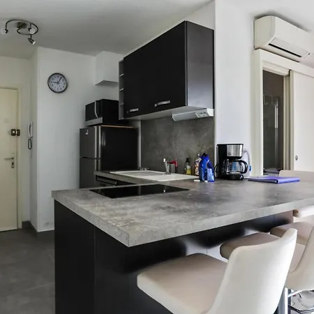 Bella - Welkeys Αντίμπ