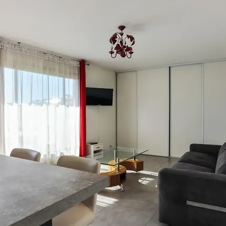 Bella - Welkeys Αντίμπ